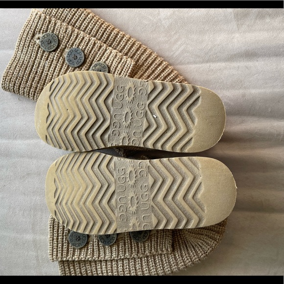 Classic UGG Oatmeal Colour Cardy Boots - US Size 9 - Picture 2 of 3